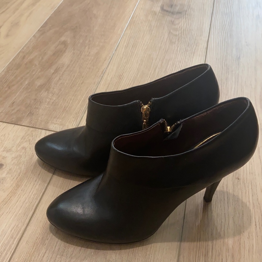 Blacks Aerin heeled booties